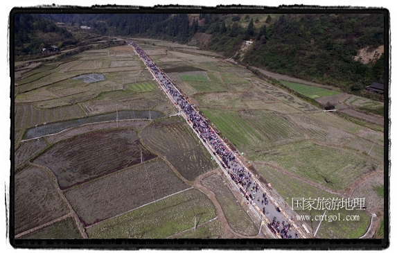 1700桌合攏宴，總長3.7公里，10380人同桌就餐，創(chuàng)歷史之最