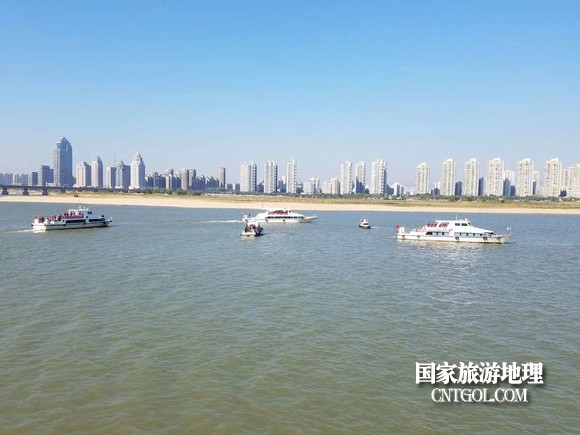 江西開展呵護一湖清水，嚴厲打擊非法采砂行動（圖）